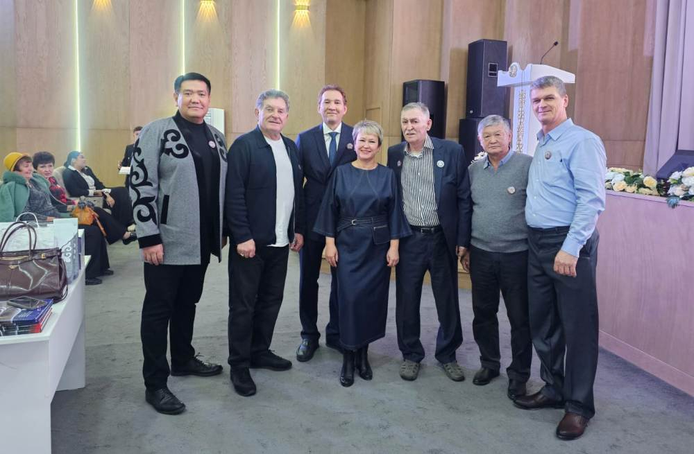 Крепнут литературные связи